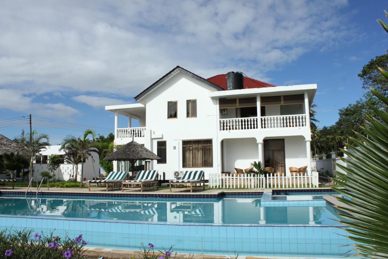 Villa Dahl Beach Resort Дар-эс-Саламе Экстерьер фото