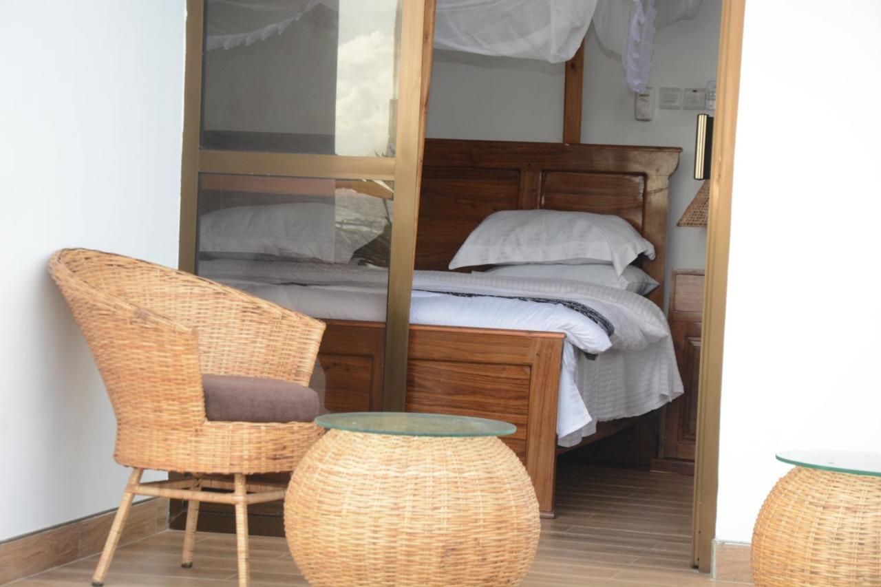 Villa Dahl Beach Resort Дар-эс-Саламе Экстерьер фото