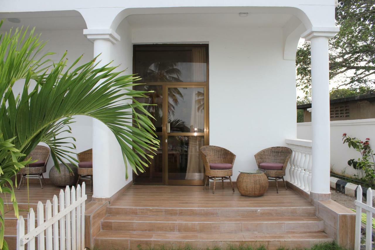 Villa Dahl Beach Resort Дар-эс-Саламе Экстерьер фото